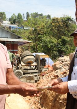 बाटो र घर निर्माणमा सहयोग, अधिकारी बने स्थानीयका आशा