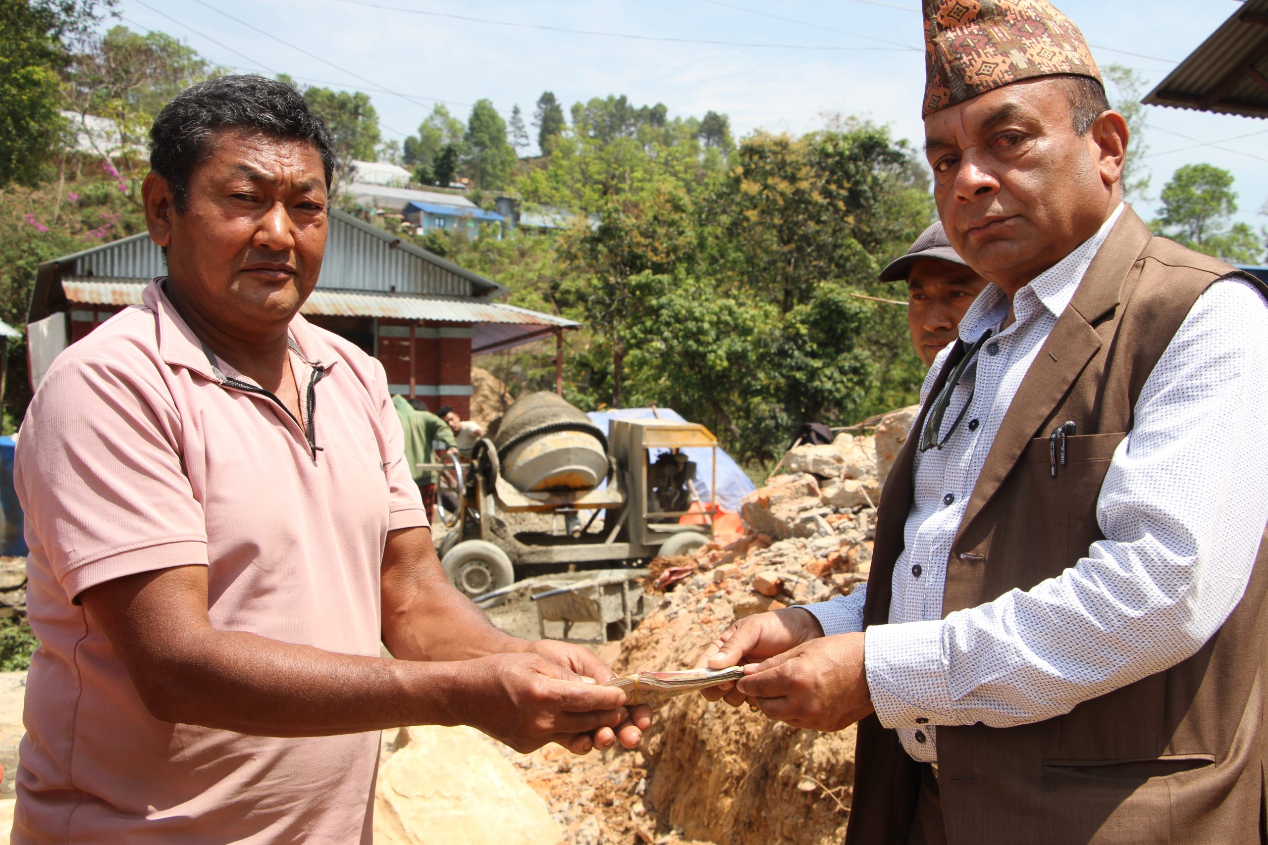 बाटो र घर निर्माणमा सहयोग, अधिकारी बने स्थानीयका आशा