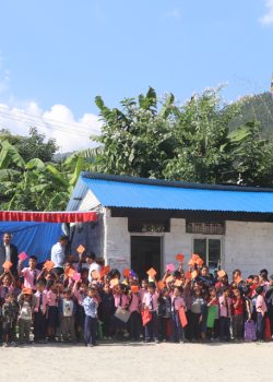 दशैंको टीका, जमरा र सांस्कृतिक प्रस्तुतिसँगै आयाम इङ्लिस स्कुलमा चाडपर्वको रौनक